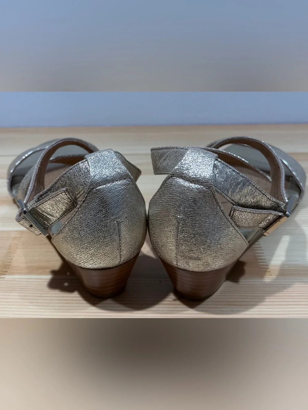Söfft Metallic Champagne Gold Leather Low Wedge Sandals: 7.5 - Picture 5 of 11